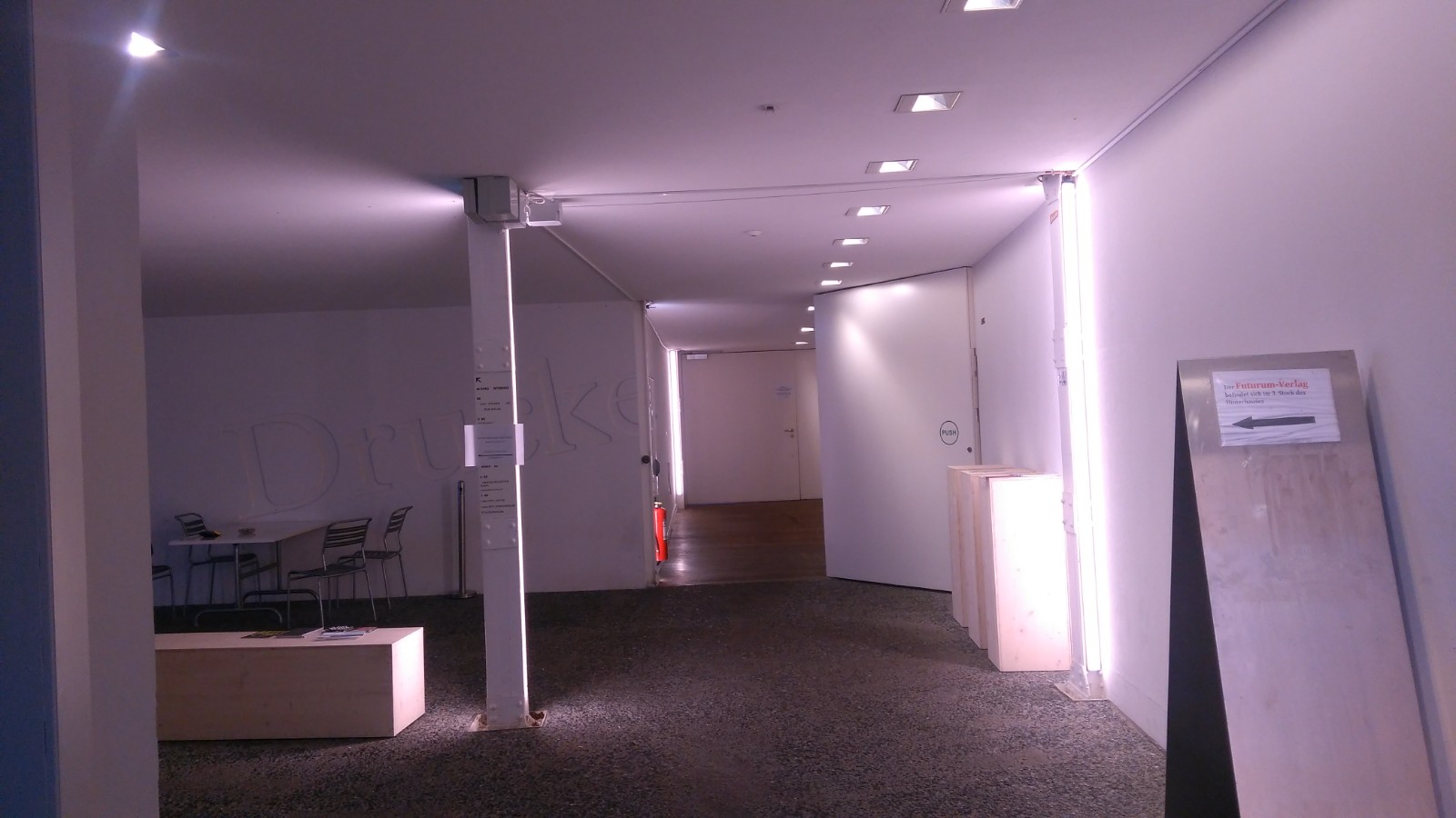 Lichtinstallation im Ackermannshof Basel