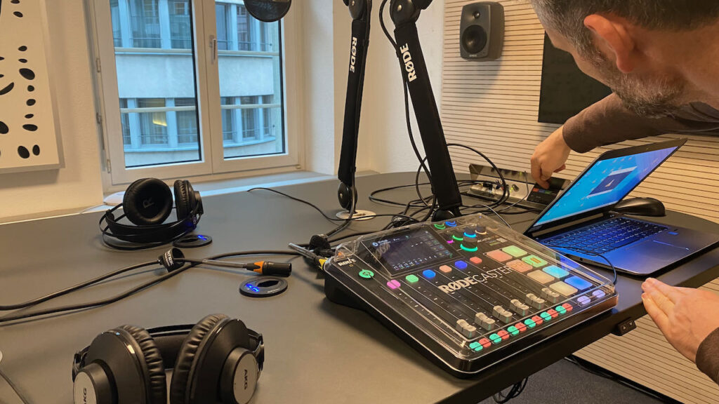 Podcaststudio mit Rodecaster
