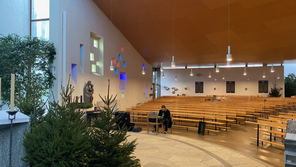 Blick ins Kirchenschiff Kirche Bruder Klaus