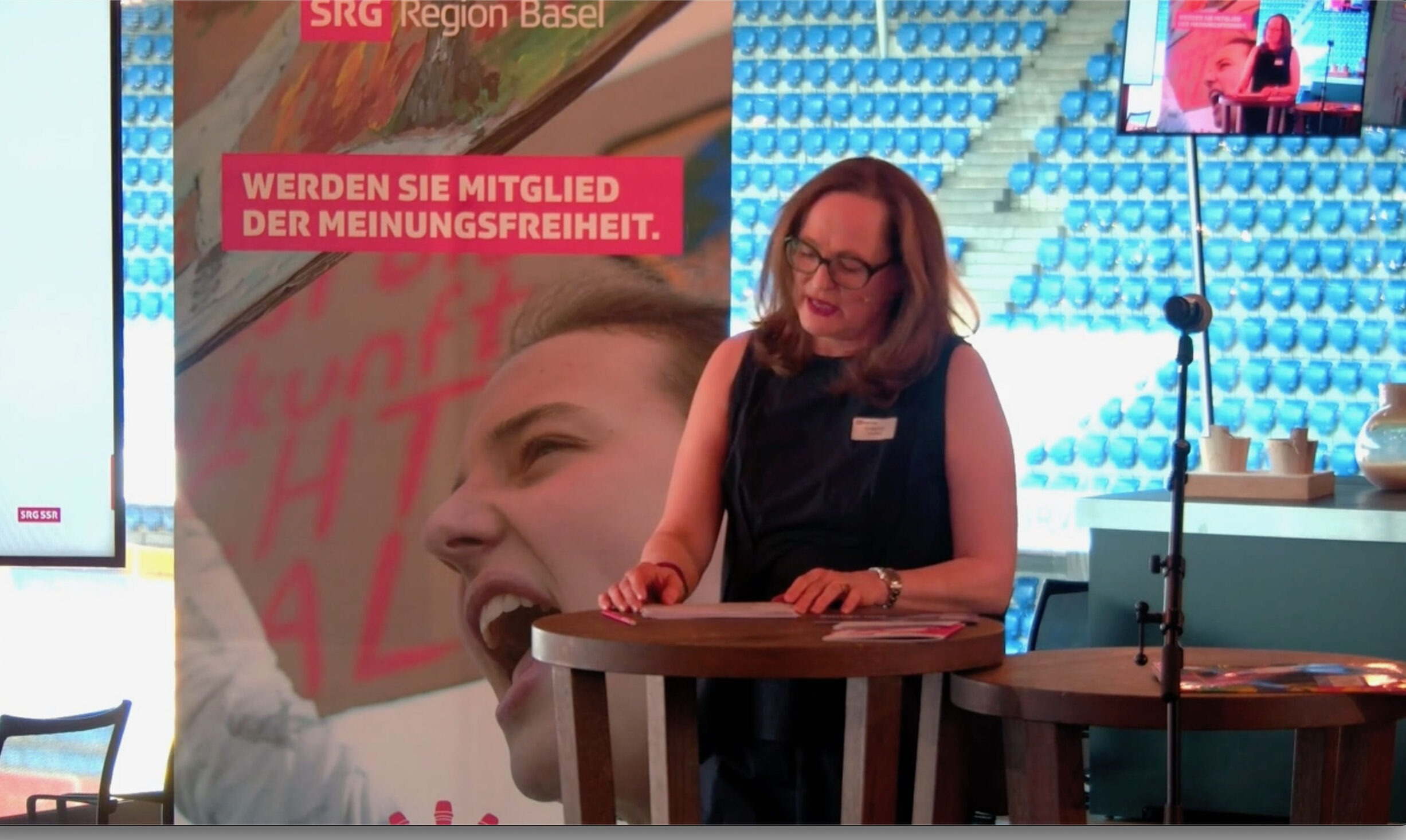 Sonja Kuhn begrüsst die Gäste